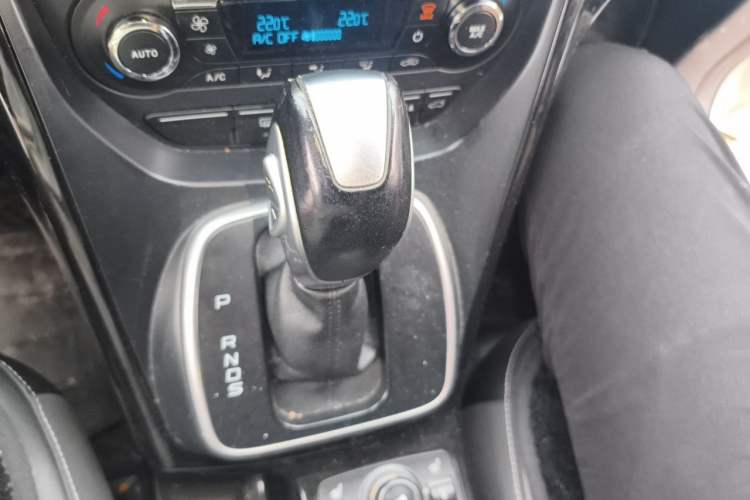 Used Ford Kuga 2013 2.0L GTDi Four-Wheel Drive Premium Model Gear Lever