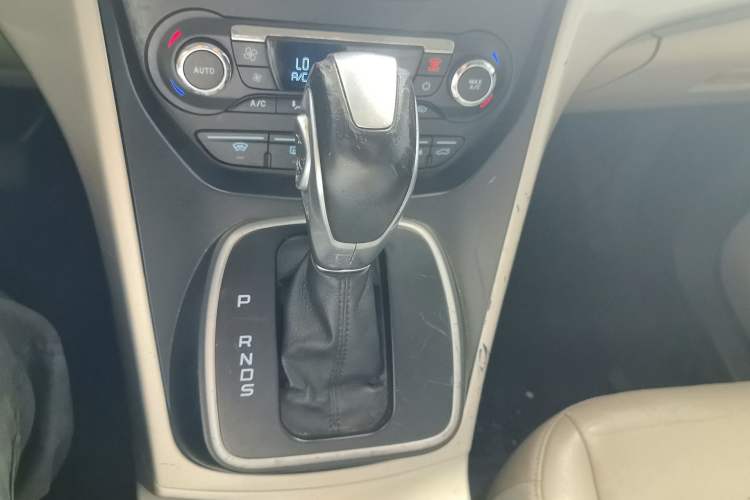Used Ford Kuga 2013 2.0L GTDi Four-Wheel Drive Premium Model Gear Lever