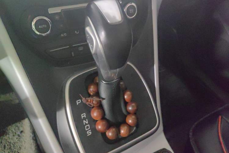 Used Ford Kuga 2013 1.6L GTDi Two-Wheel-Drive Trend Model Gear Lever