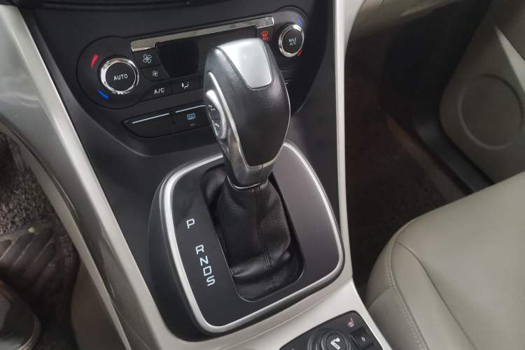 Used Ford Kuga 2013 1.6L GTDi 4x4 Elite Model Gear Lever