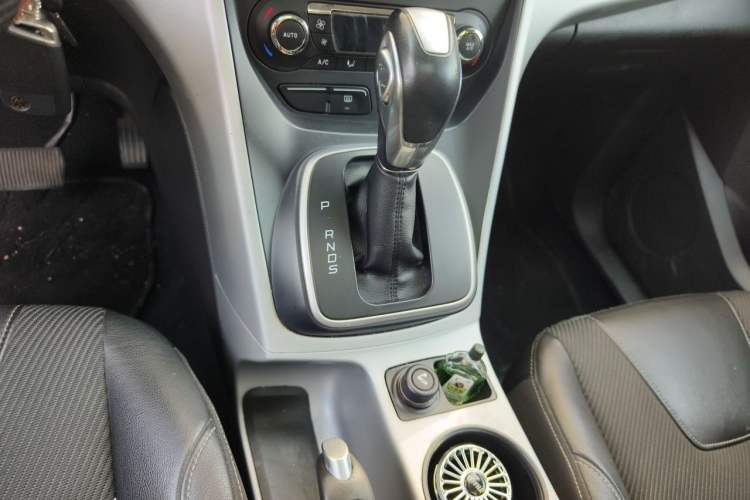 Used Ford Kuga 2013 1.6L GTDi Two-Wheel-Drive Trend Model Gear Lever