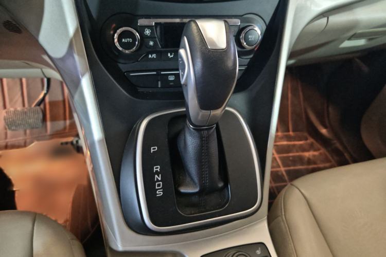 Used Ford Kuga 2013 2.0L GTDi Four-Wheel-Drive Elite Model Gear Lever