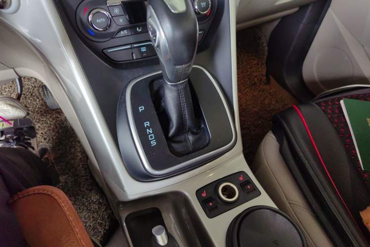 Used Ford Kuga 2013 1.6L GTDi 4x4 Elite Model Gear Lever