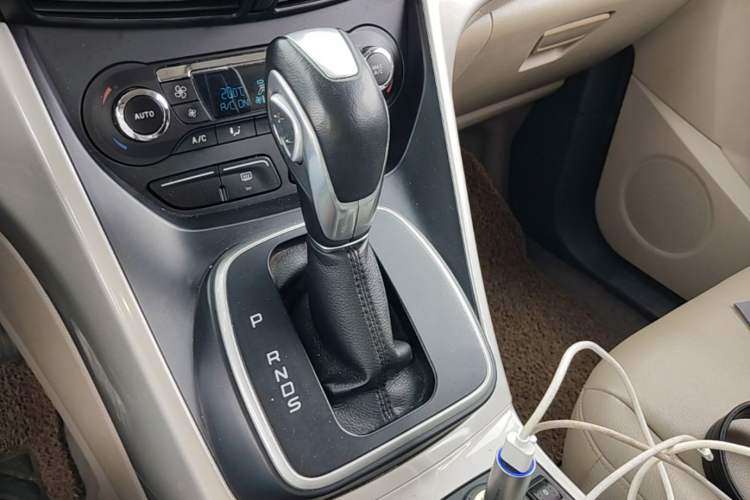 Used Ford Kuga 2013 1.6L GTDi 4x4 Elite Model Gear Lever