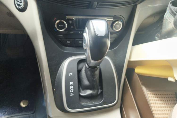 Used Ford Kuga 2013 2.0L GTDi Four-Wheel Drive Premium Model Gear Lever