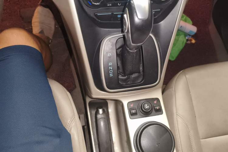 Used Ford Kuga 2013 1.6L GTDi 4x4 Elite Model Gear Lever