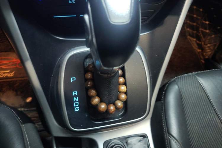 Used Ford Kuga 2013 1.6L GTDi Two-Wheel-Drive Trend Model Gear Lever