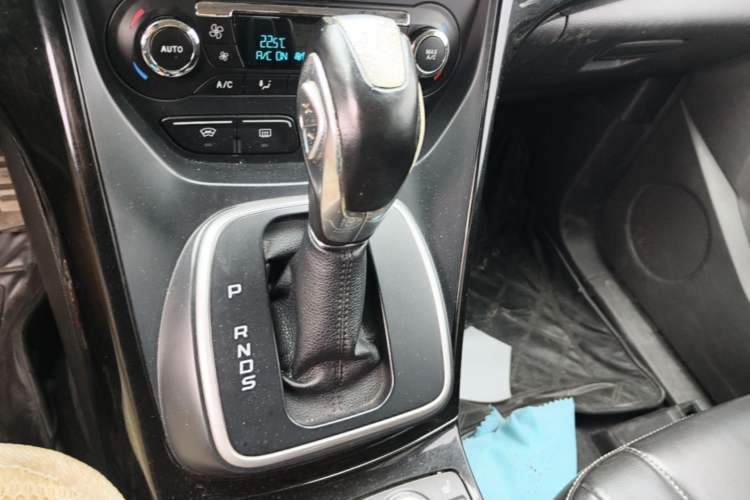 Used Ford Kuga 2013 2.0L GTDi Four-Wheel-Drive Sport Model Gear Lever