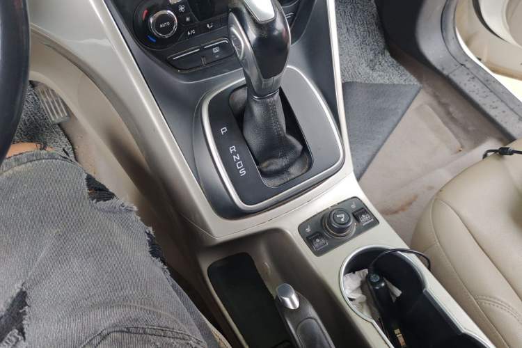 Used Ford Kuga 2013 1.6L GTDi 4x4 Elite Model Gear Lever
