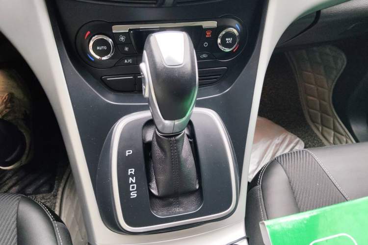 Used Ford Kuga 2013 1.6L GTDi Two-Wheel-Drive Trend Model Gear Lever
