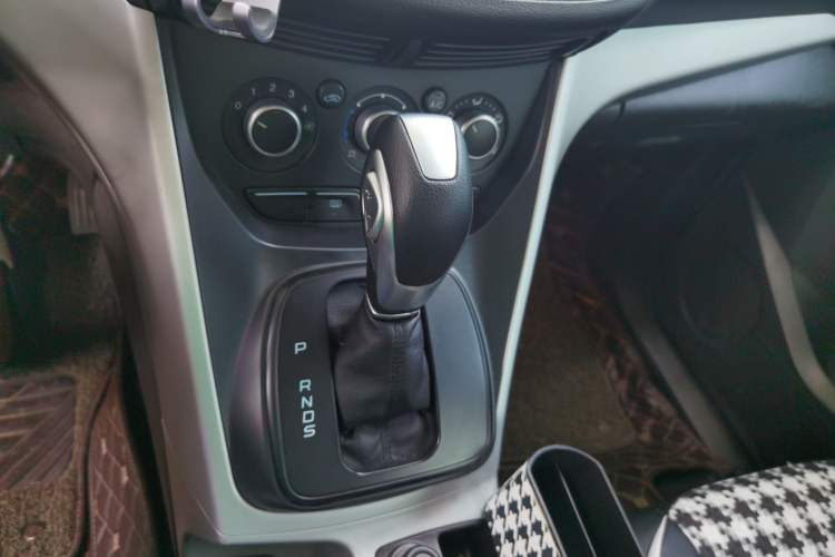 Used Ford Kuga 2013 1.6L GTDi Two-Wheel-Drive Comfort Model Gear Lever