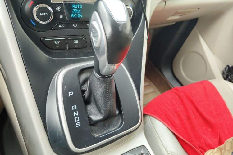 Used Ford Kuga 2013 2.0L GTDi Four-Wheel Drive Premium Model Gear Lever
