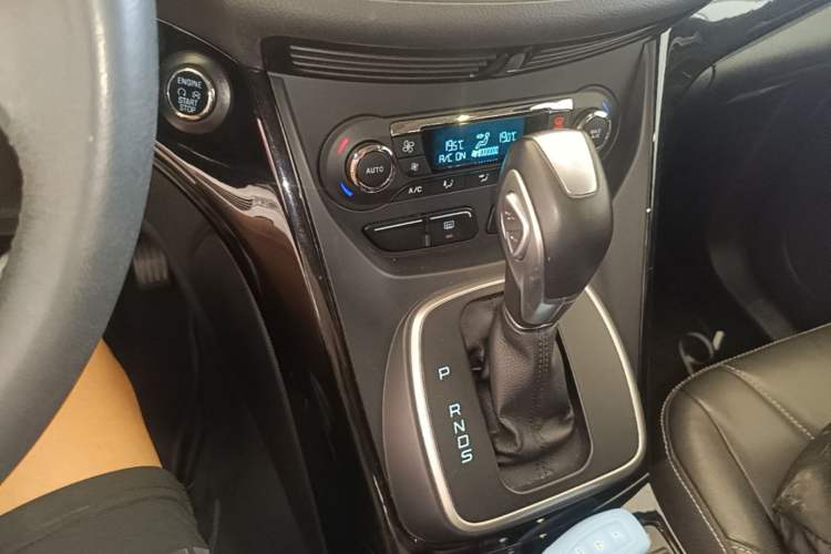 Used Ford Kuga 2013 2.0L GTDi Four-Wheel-Drive Sport Model Gear Lever