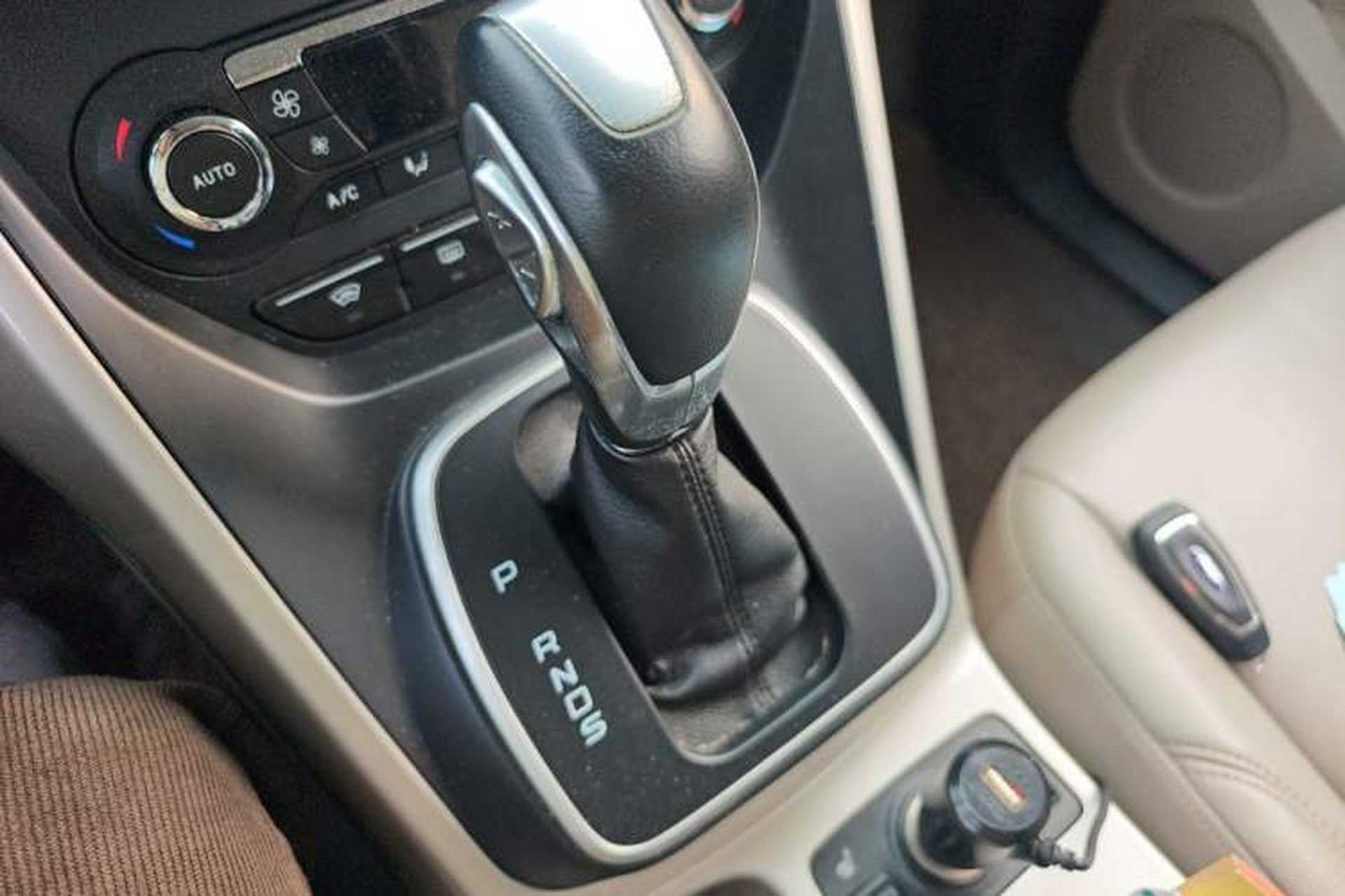 Used Ford Kuga 2013 2.0L GTDi Four-Wheel Drive Premium Model Gear Lever