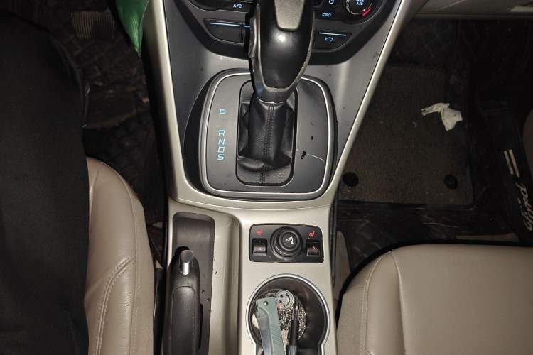 Used Ford Kuga 2013 1.6L GTDi 4x4 Elite Model Gear Lever