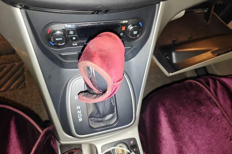 Used Ford Kuga 2013 1.6L GTDi 4x4 Elite Model Gear Lever