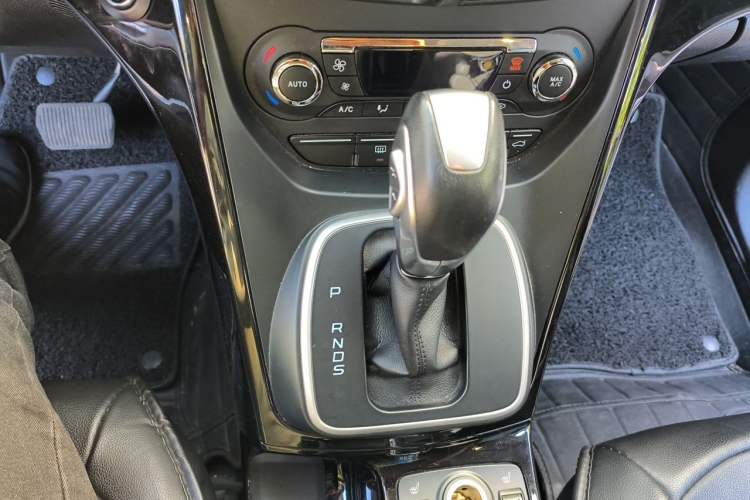 Used Ford Kuga 2013 2.0L GTDi Four-Wheel-Drive Sport Model Gear Lever