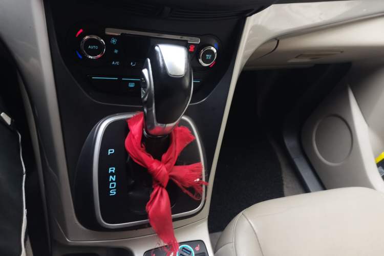 Used Ford Kuga 2013 2.0L GTDi Four-Wheel Drive Premium Model Gear Lever