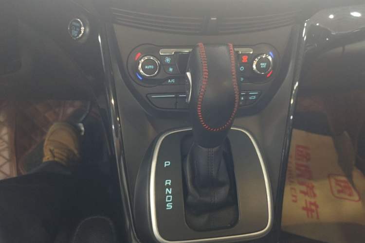 Used Ford Kuga 2013 2.0L GTDi Four-Wheel-Drive Sport Model Gear Lever