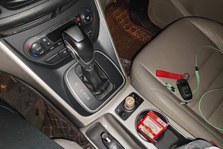 Used Ford Kuga 2013 1.6L GTDi 4x4 Elite Model Gear Lever