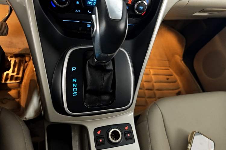 Used Ford Kuga 2013 2.0L GTDi Four-Wheel-Drive Elite Model Gear Lever