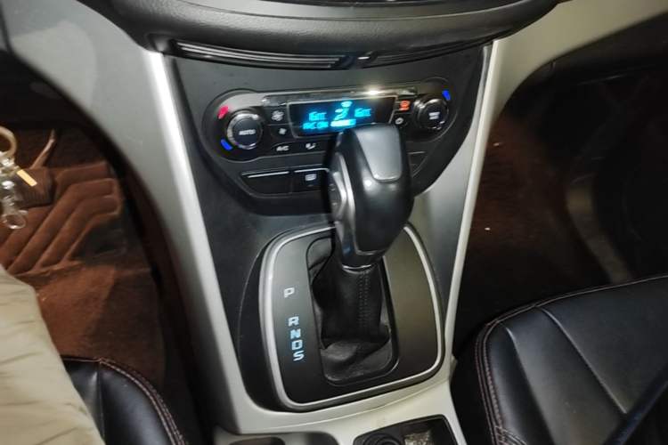 Used Ford Kuga 2013 1.6L GTDi Two-Wheel-Drive Trend Model Gear Lever