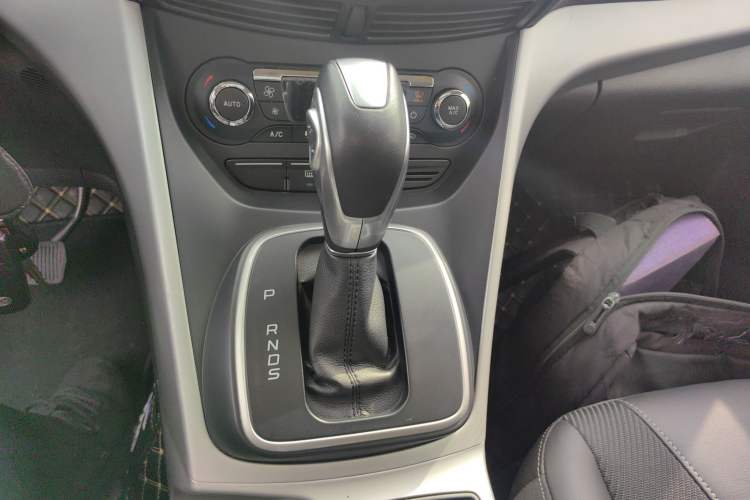 Used Ford Kuga 2013 1.6L GTDi Two-Wheel-Drive Trend Model Gear Lever