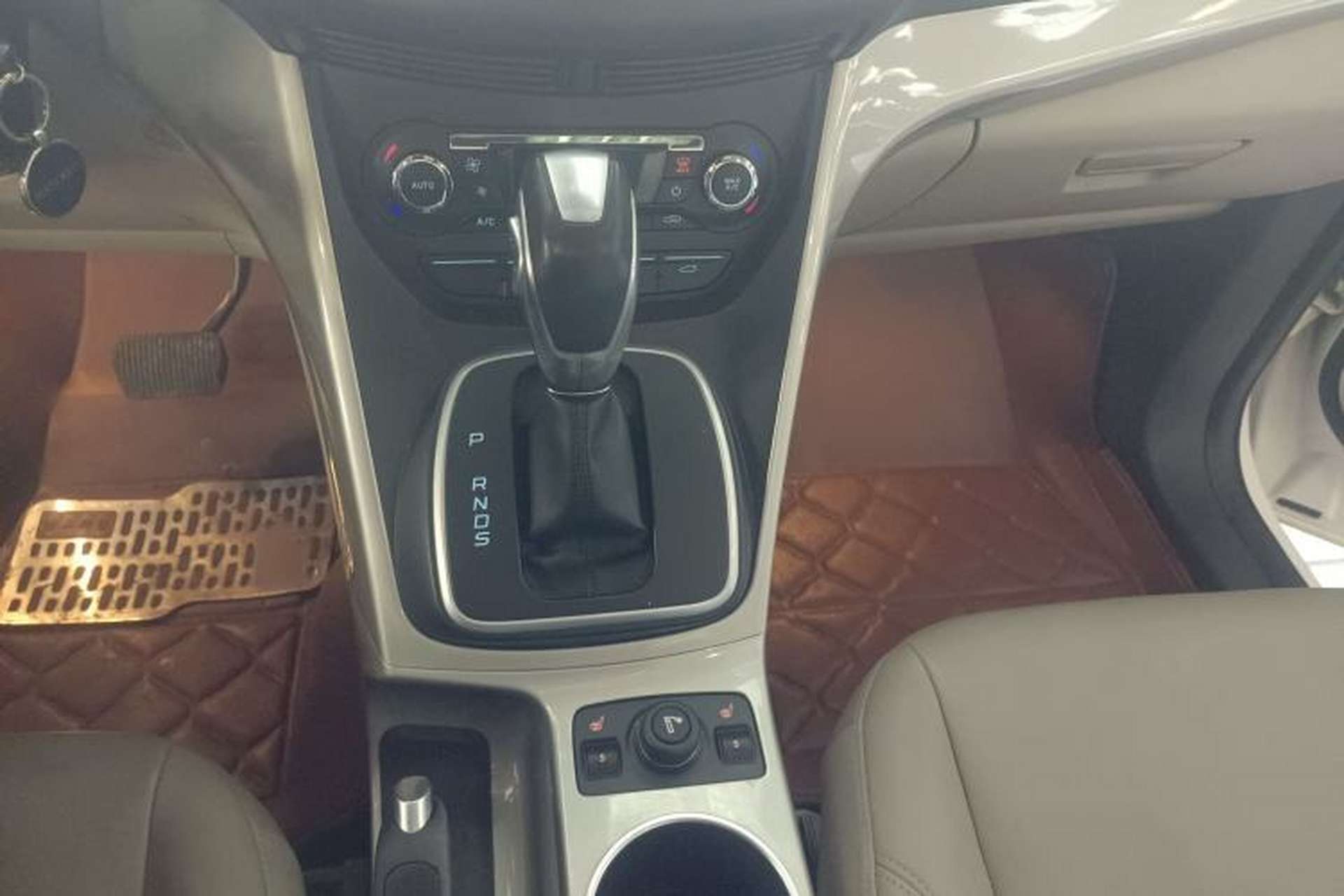 Used Ford Kuga 2013 2.0L GTDi Four-Wheel-Drive Elite Model Gear Lever