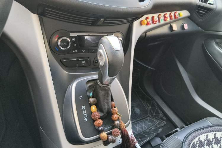 Used Ford Kuga 2013 1.6L GTDi Two-Wheel-Drive Trend Model Gear Lever