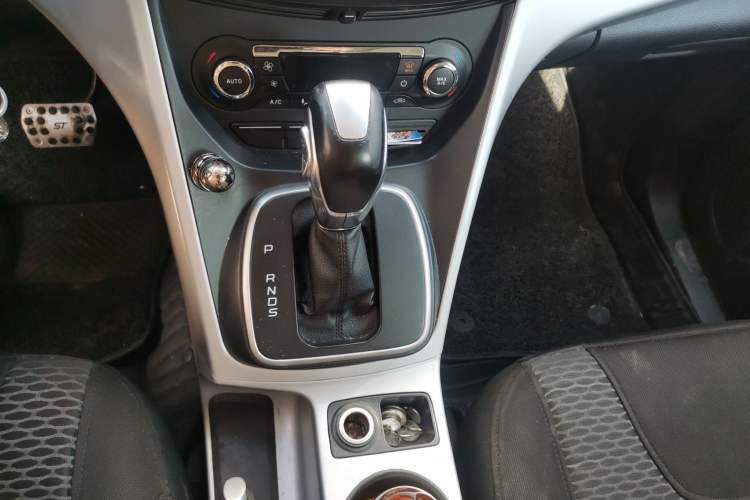 Used Ford Kuga 2013 1.6L GTDi Two-Wheel-Drive Trend Model Gear Lever