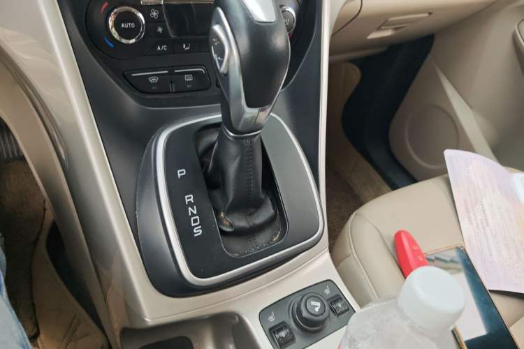 Used Ford Kuga 2013 2.0L GTDi Four-Wheel Drive Premium Model Gear Lever