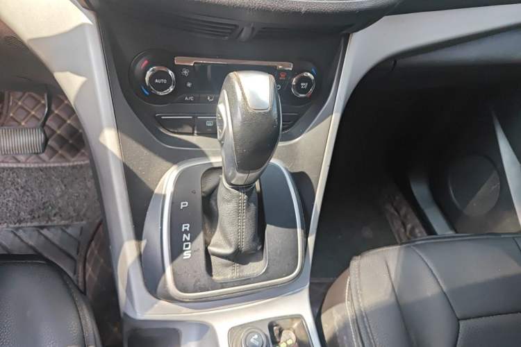 Used Ford Kuga 2013 1.6L GTDi Two-Wheel-Drive Trend Model Gear Lever