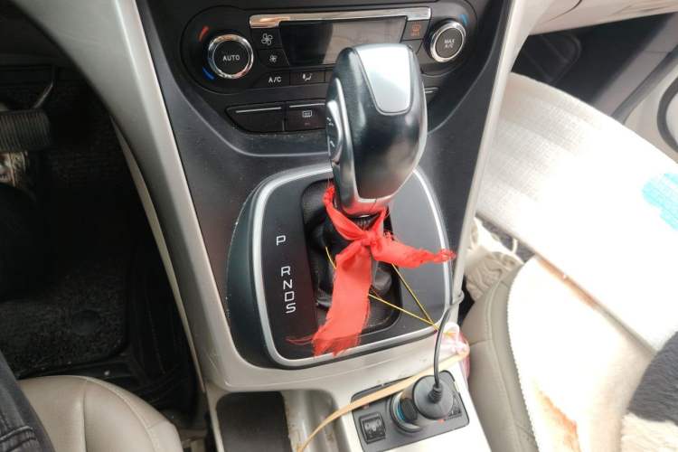 Used Ford Kuga 2013 1.6L GTDi 4x4 Elite Model Gear Lever
