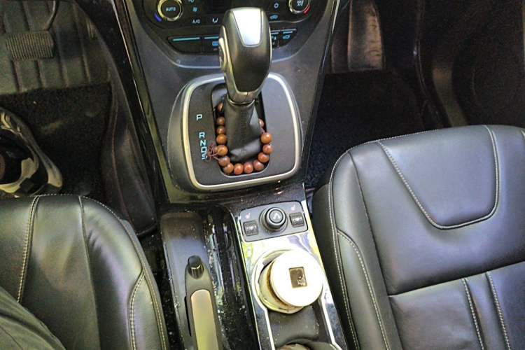 Used Ford Kuga 2013 2.0L GTDi Four-Wheel-Drive Sport Model Gear Lever