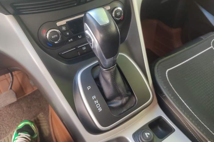 Used Ford Kuga 2013 1.6L GTDi Two-Wheel-Drive Trend Model Gear Lever