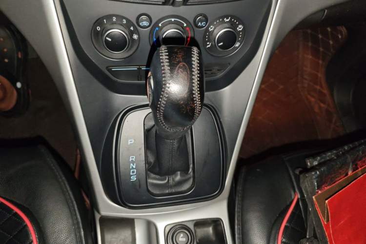 Used Ford Kuga 2013 1.6L GTDi Two-Wheel-Drive Comfort Model Gear Lever