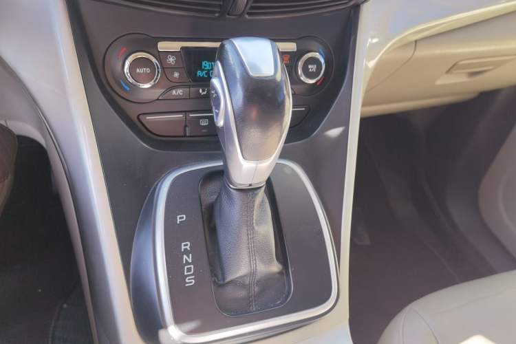 Used Ford Kuga 2013 1.6L GTDi 4x4 Elite Model Gear Lever