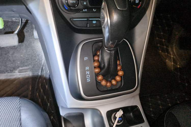 Used Ford Kuga 2013 1.6L GTDi Two-Wheel-Drive Trend Model Gear Lever