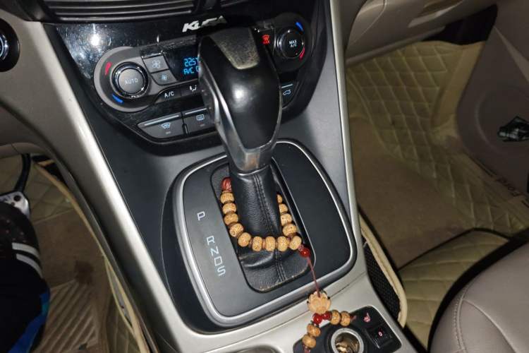 Used Ford Kuga 2013 2.0L GTDi Four-Wheel Drive Premium Model Gear Lever