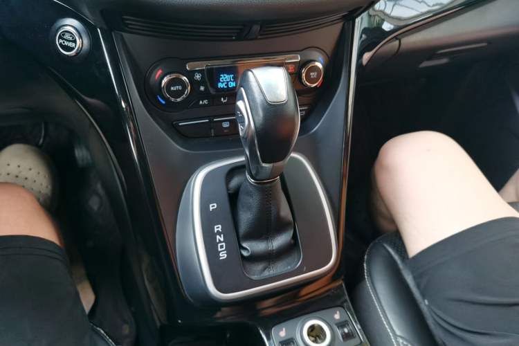 Used Ford Kuga 2013 2.0L GTDi Four-Wheel-Drive Sport Model Gear Lever