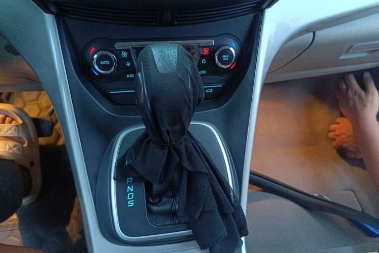 Used Ford Kuga 2013 1.6L GTDi 4x4 Elite Model Gear Lever