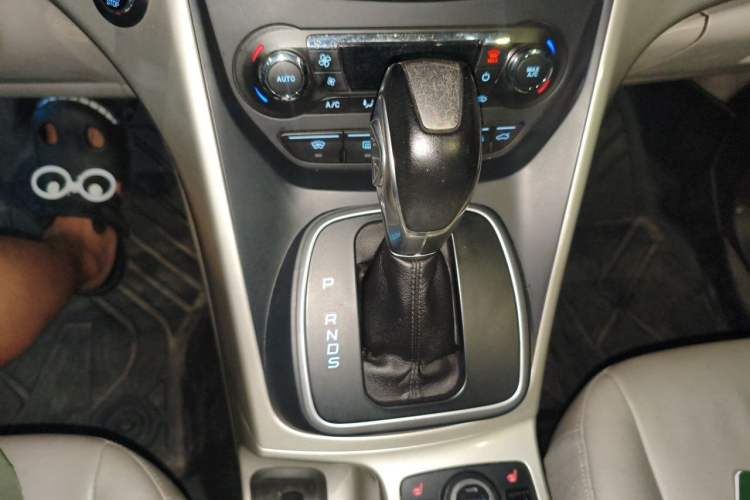 Used Ford Kuga 2013 2.0L GTDi Four-Wheel Drive Premium Model Gear Lever