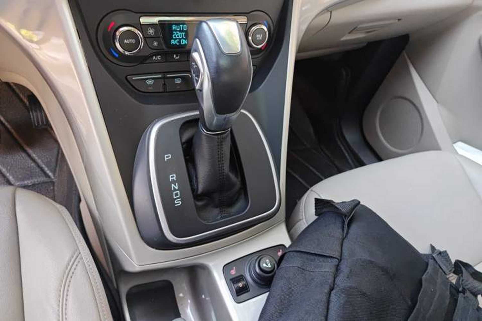 Used Ford Kuga 2013 1.6L GTDi 4x4 Elite Model Gear Lever