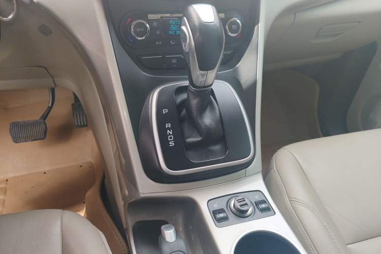 Used Ford Kuga 2013 1.6L GTDi 4x4 Elite Model Gear Lever