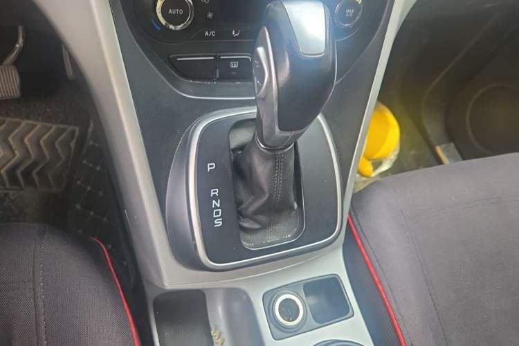 Used Ford Kuga 2013 1.6L GTDi Two-Wheel-Drive Trend Model Gear Lever