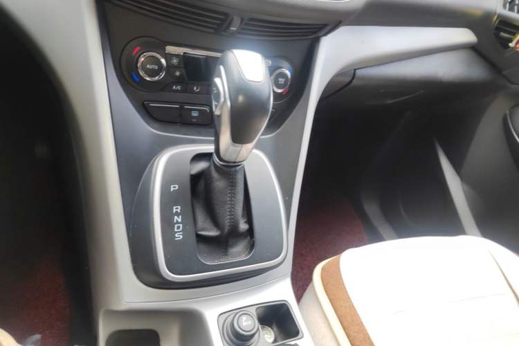 Used Ford Kuga 2013 1.6L GTDi Two-Wheel-Drive Trend Model Gear Lever