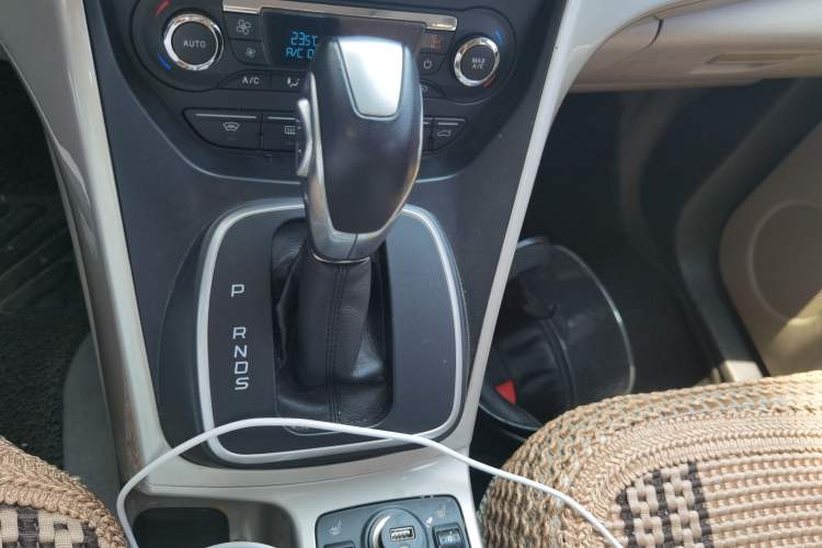 Used Ford Kuga 2013 2.0L GTDi Four-Wheel Drive Premium Model Gear Lever