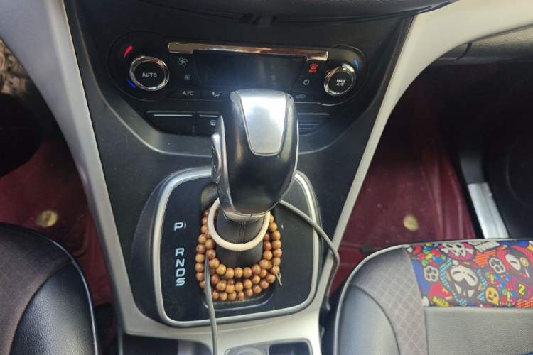 Used Ford Kuga 2013 1.6L GTDi Two-Wheel-Drive Trend Model Gear Lever