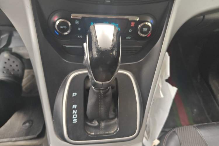 Used Ford Kuga 2013 1.6L GTDi Two-Wheel-Drive Trend Model Gear Lever