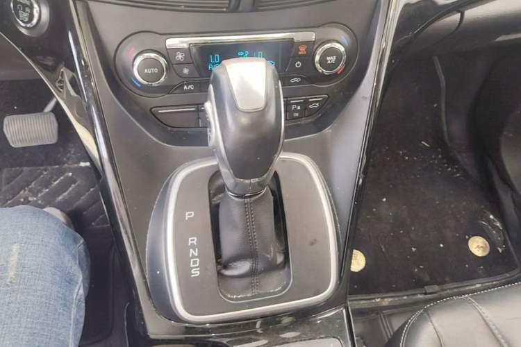 Used Ford Kuga 2013 2.0L GTDi Four-Wheel-Drive Sport Model Gear Lever